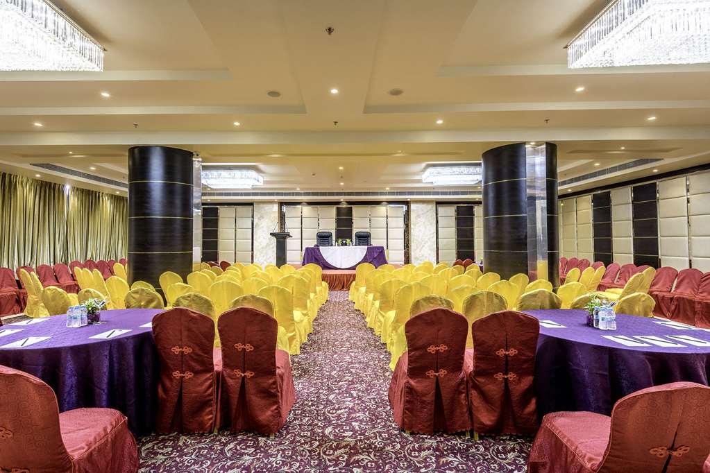 Clarion Inn Jaipur Kukas Einrichtungen foto